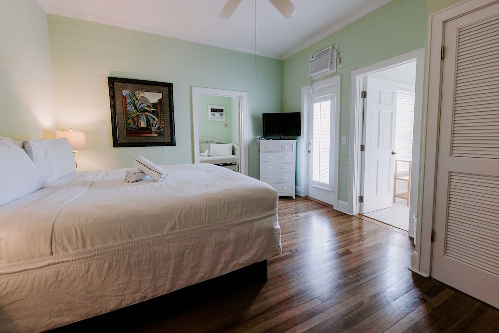 King Suite Balcony - James House - Photo 7