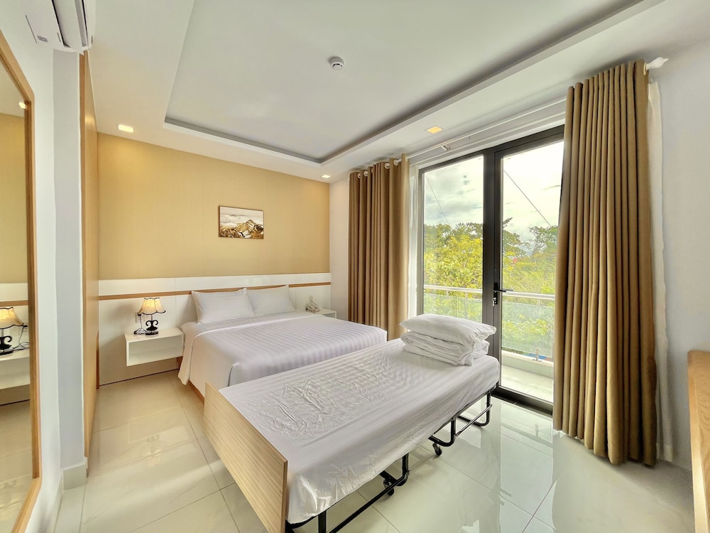 Deluxe Triple Room, Balcony