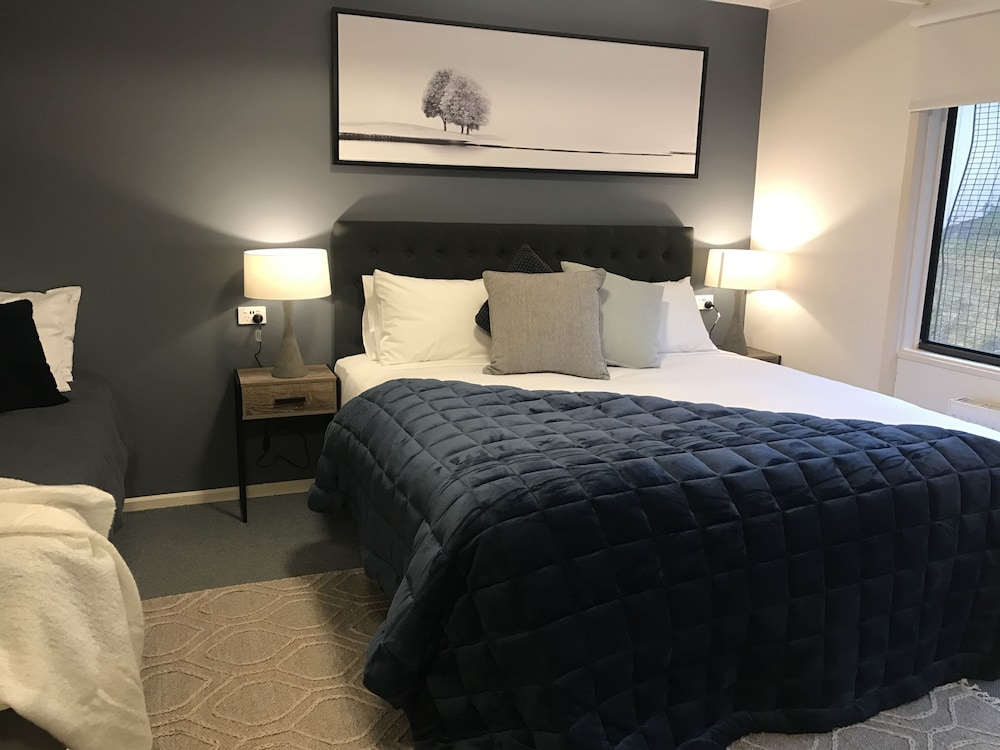 The Whitt Lodge Basic Double Room 5 share photo 2
