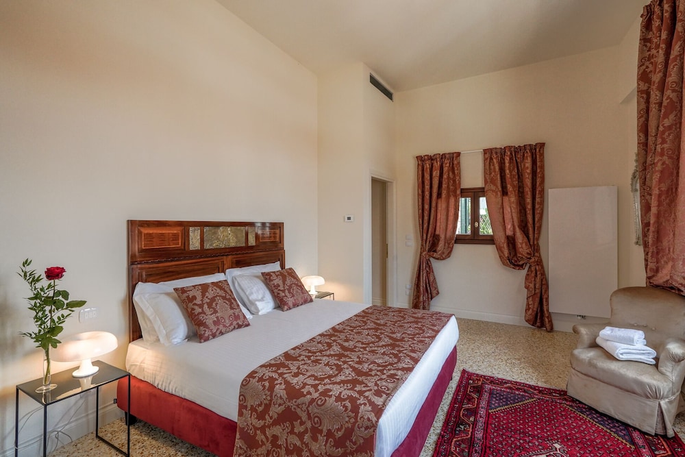 Luxury Apartment photo 2