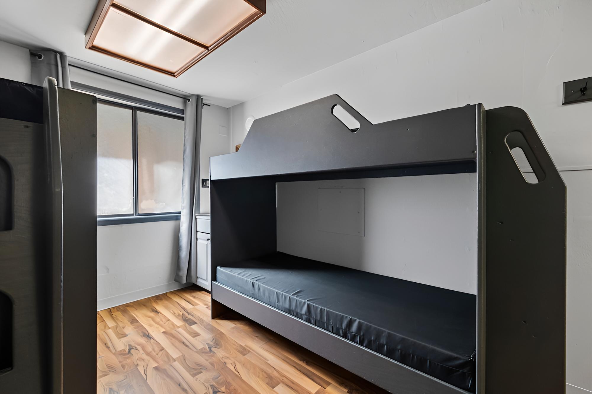 Economy Room, Multiple Beds photo 3