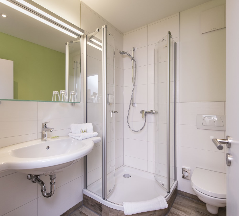 Standard Double Room Single Use, 1 Queen Bed