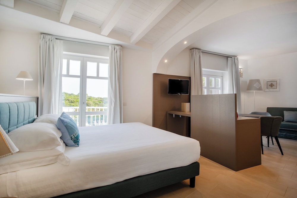 Junior Triple Room, 1 Bedroom, Balcony, Sea View - Photo 1