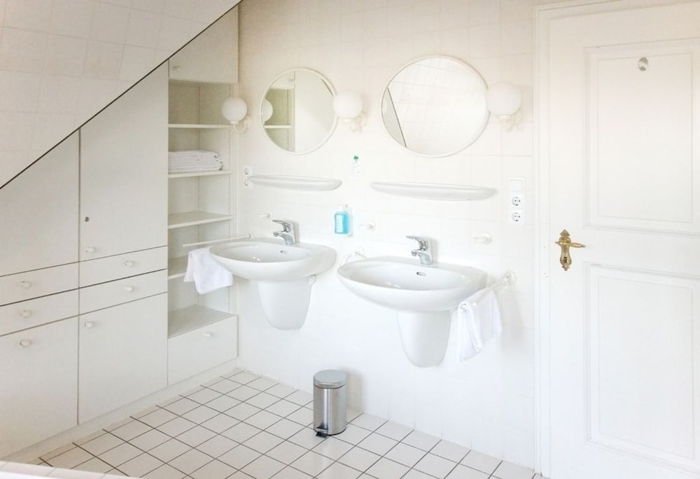 Comfort Room, 1 Double Or 2 Twin Beds, Private Bathroom photo 3