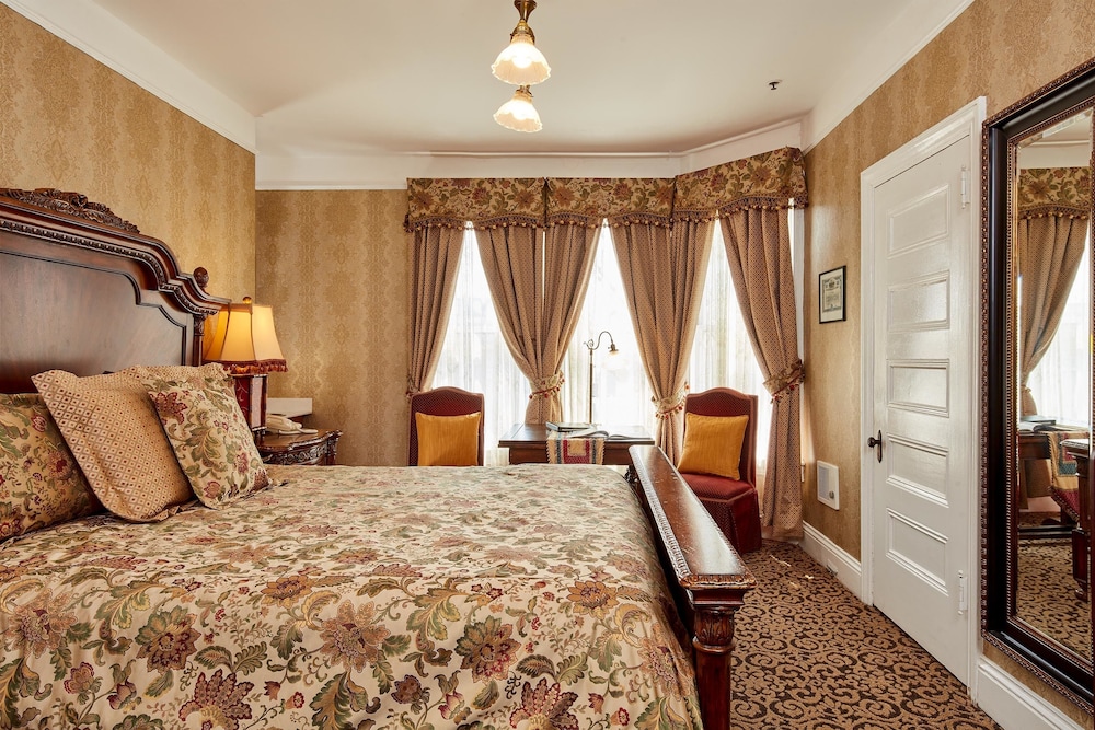 King Jacuzzi Suite - Photo 1