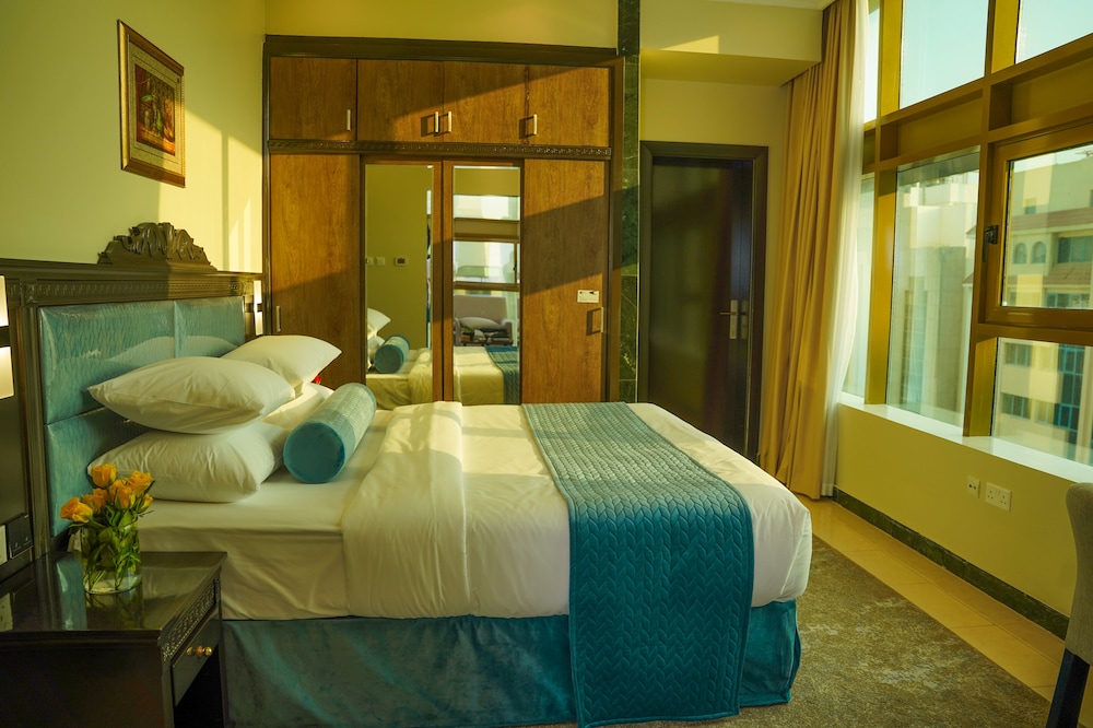 Executive Double Suite with Queen Bed photo 3