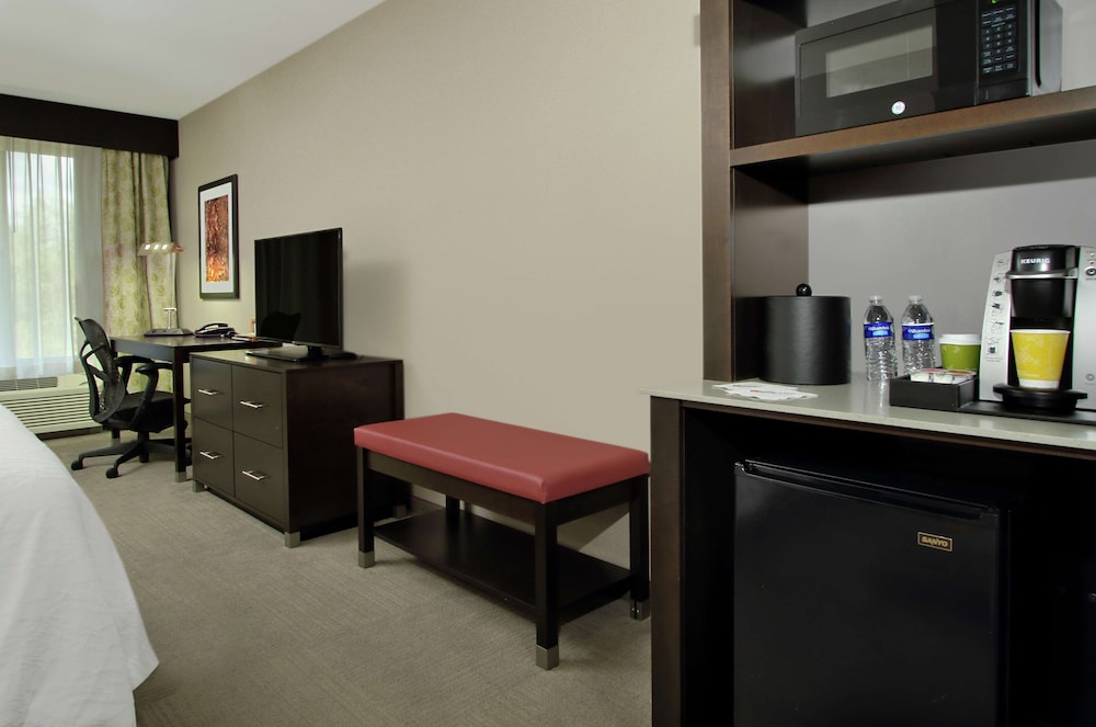Deluxe, One King Bed - Photo 2