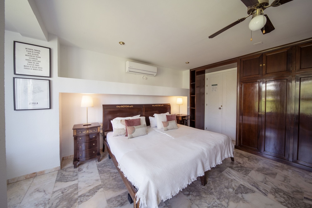 Deluxe Room, 1 King Bed - Photo 5