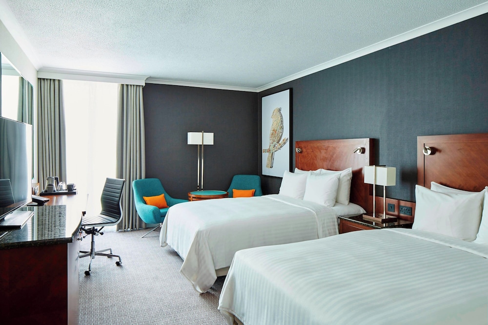 London Heathrow Marriott Hotel bedroom photo