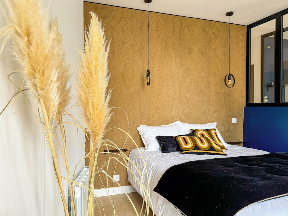 Superior Studio Suite, City View photo 1