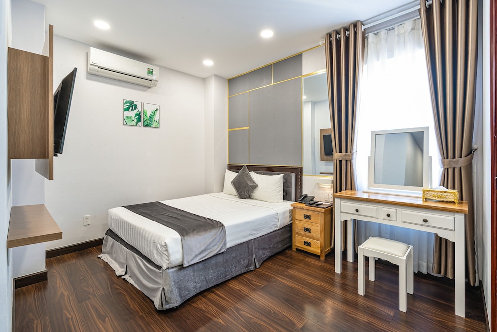 Basic Double Room, 1 Queen Bed, Non Smoking, City View