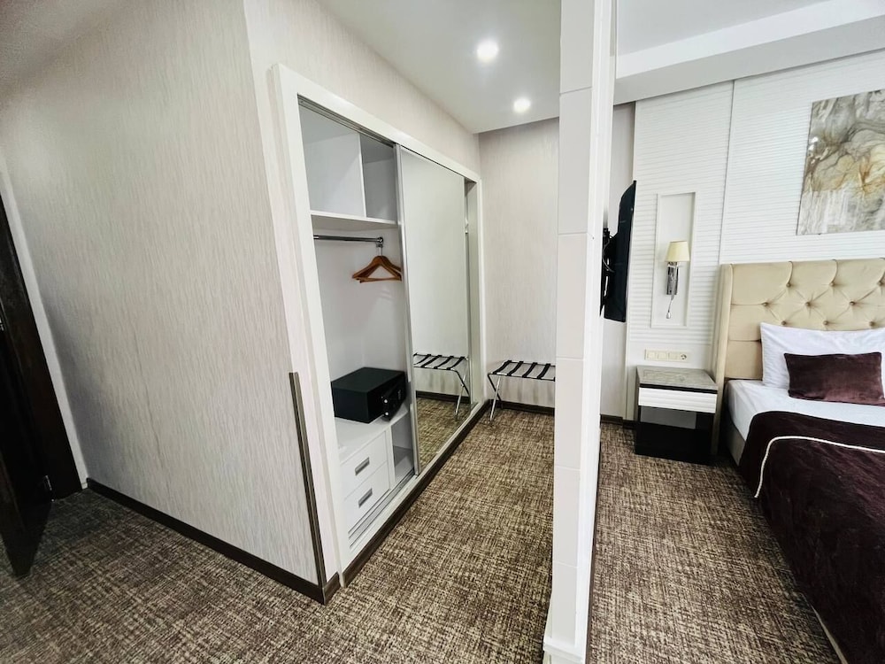 Junior Suite, 1 King Bed, Sea View photo 3