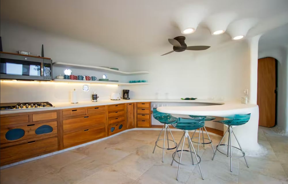 Basic Villa photo 2