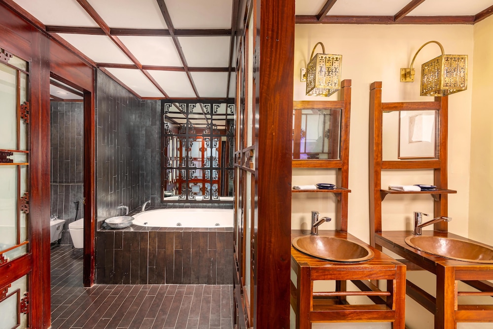 Themed Suites - Photo 20
