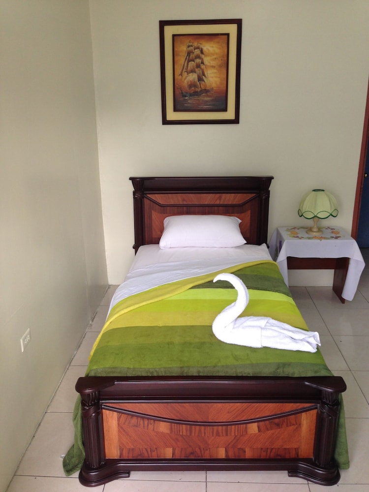 Twin Room, 1 Bedroom, Private Bathroom, Ground Floor photo 2