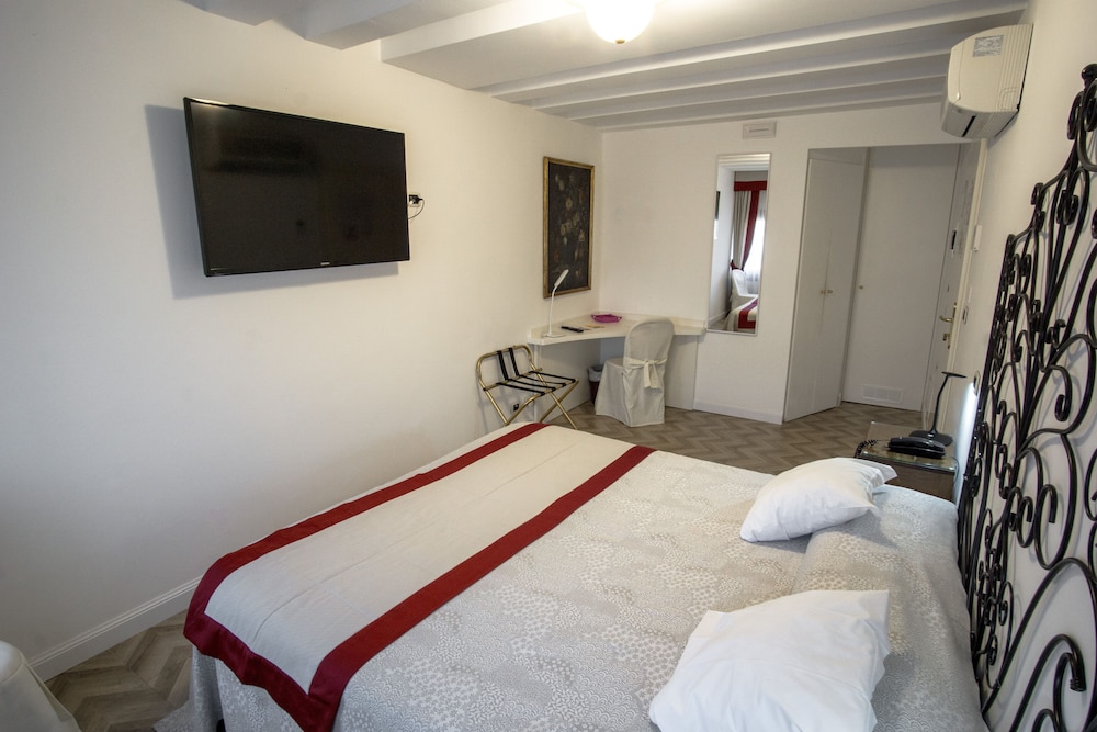 Standard Room photo 2