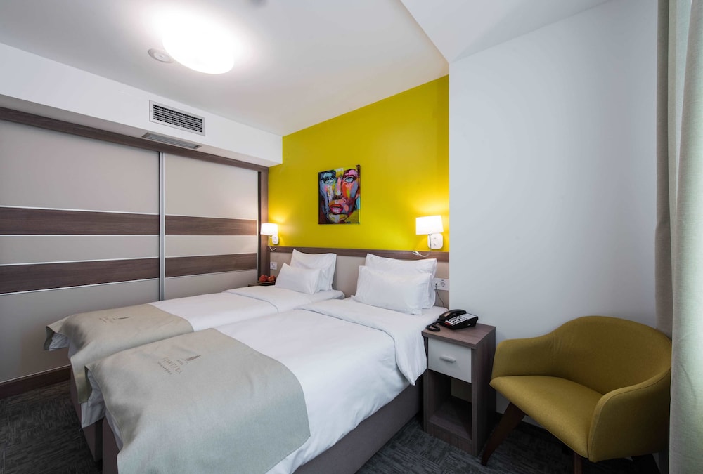 Suite, 1 Bedroom - Photo 5