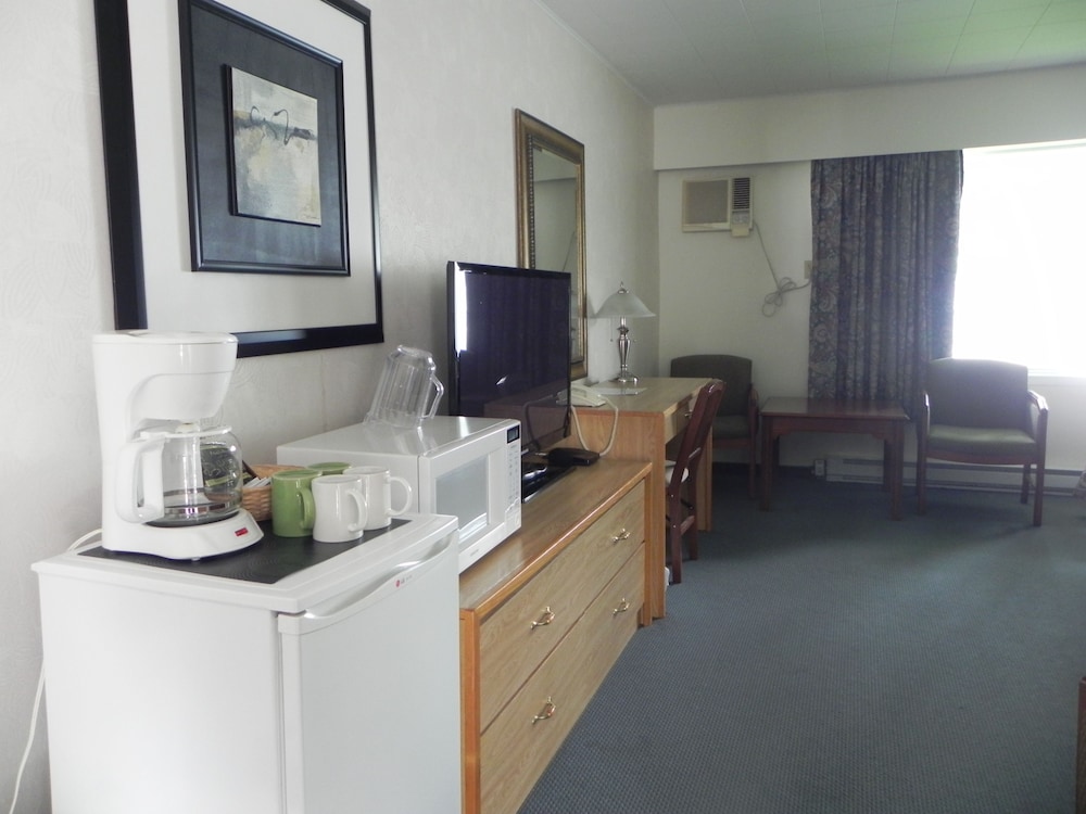 Standard Room, 2 Queen Beds photo 3