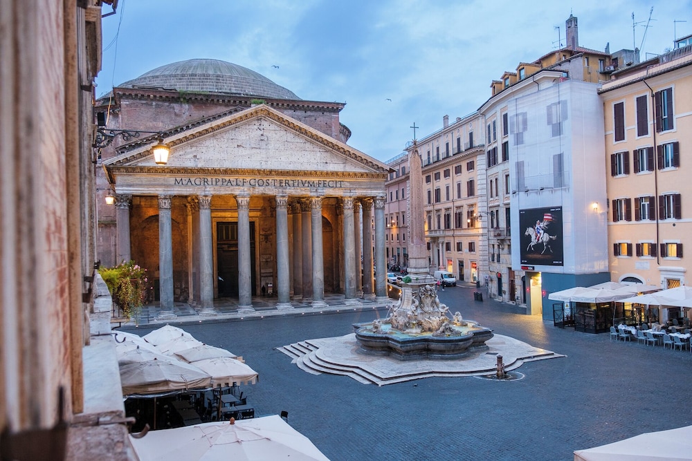 Imperial Suite Ariosto Pantheon View