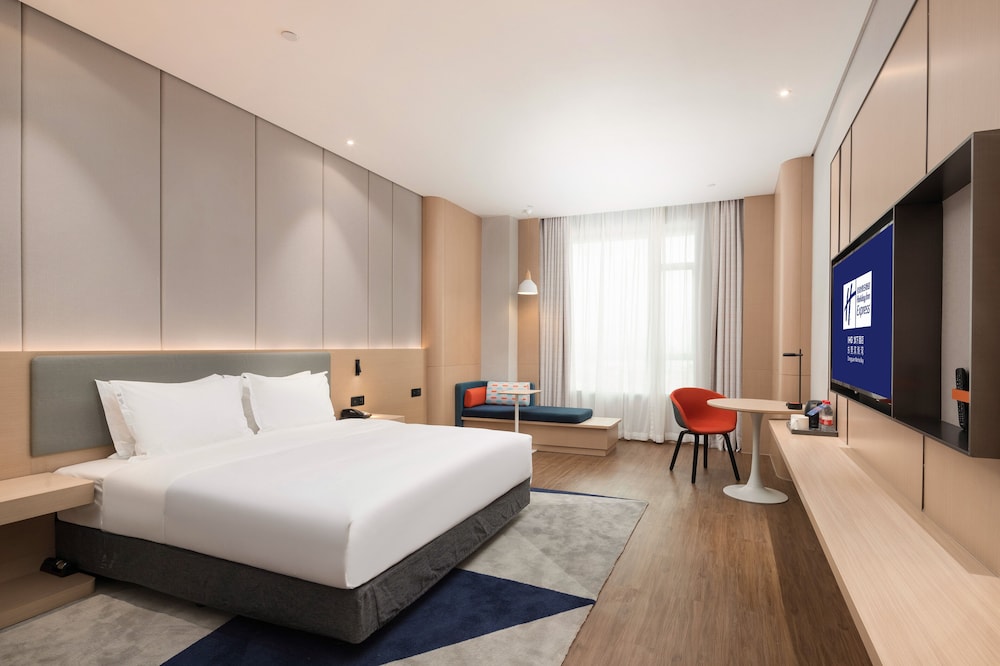 Standard Room, 1 King Bed (Extra Floor Space) - Photo 2