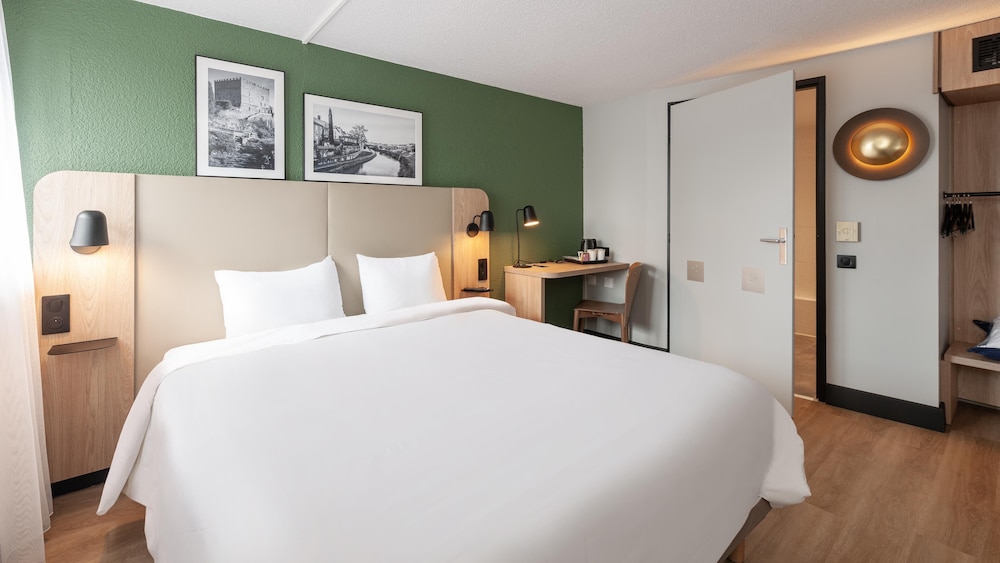Standard Room, Multiple Beds photo 1