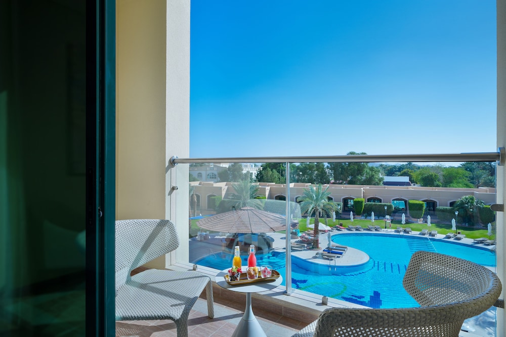 Room, 1 King Bed, Balcony, Pool View photo 3