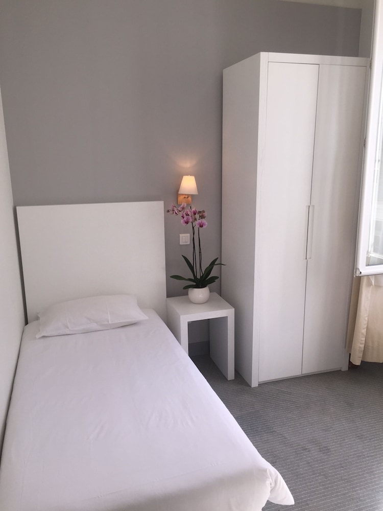 Standard Single Room photo 2