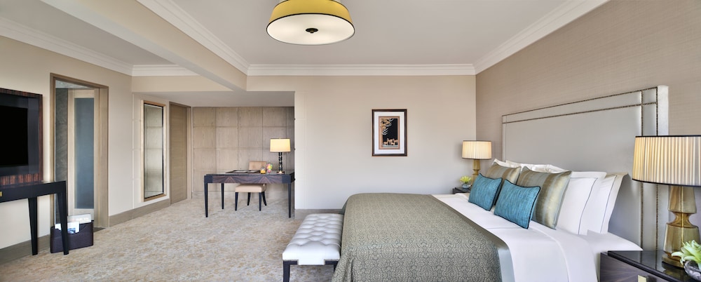 Taj Club Club Club Suite (Non Smoking)