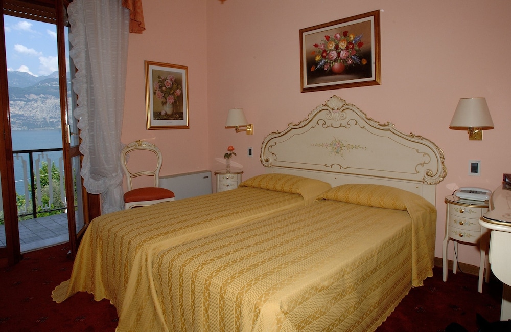Standard Double Room, Lake View photo 2