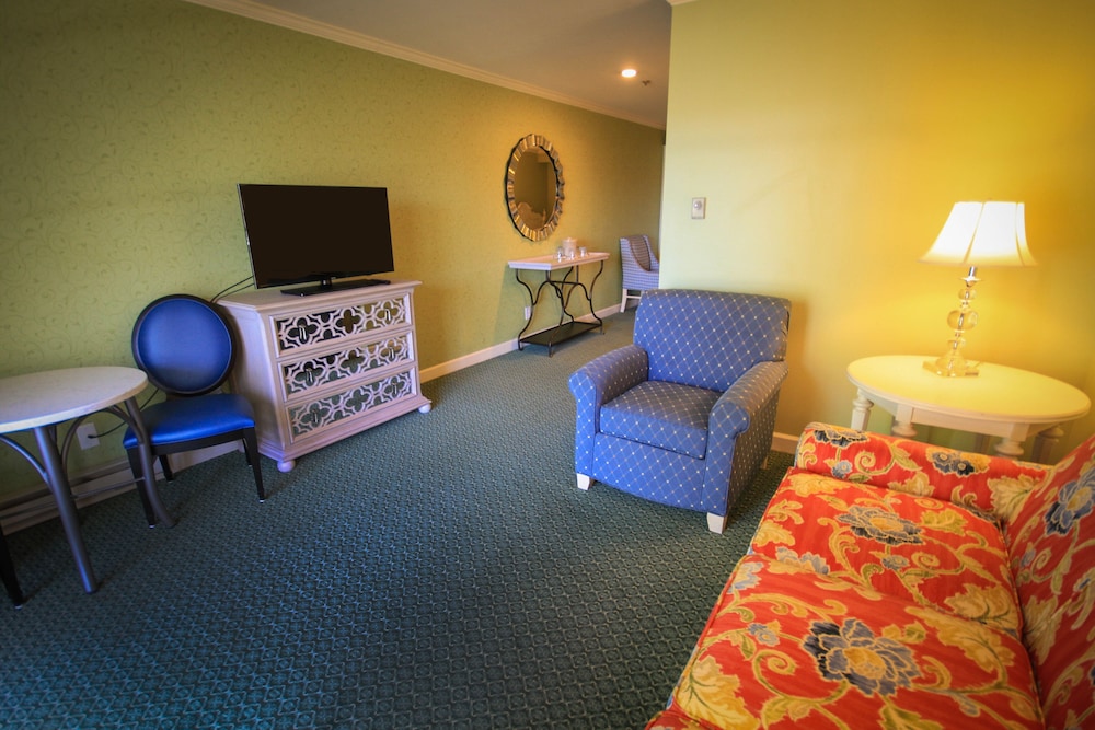 Room, 1 King Bed with Sofa bed, Accessible photo 3