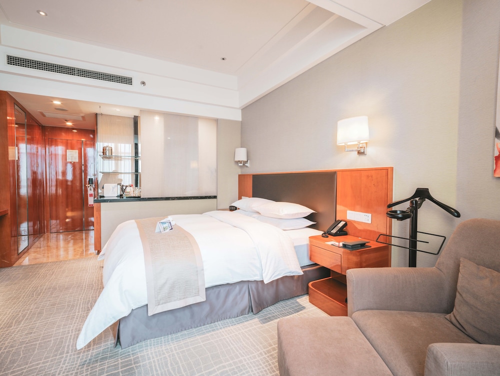 Executive Room, 1 King Bed, Non Smoking - Photo 2
