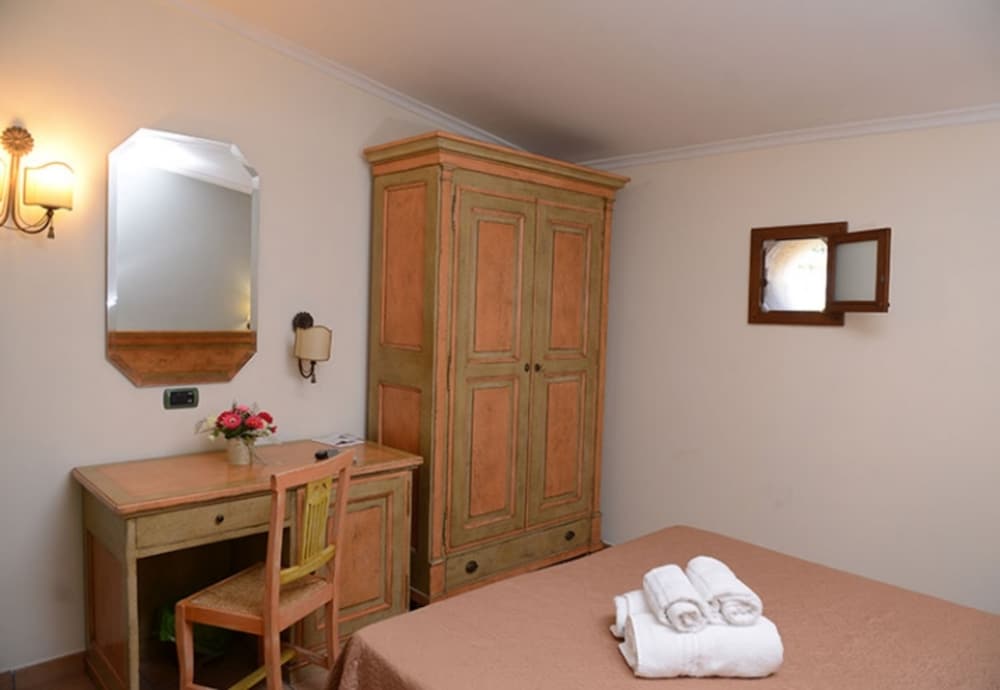 Economy Double Room, No Windows (Porthole) photo 1