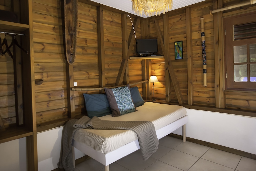 Romantic Cottage, Multiple Beds, Non Smoking, Garden View photo 1