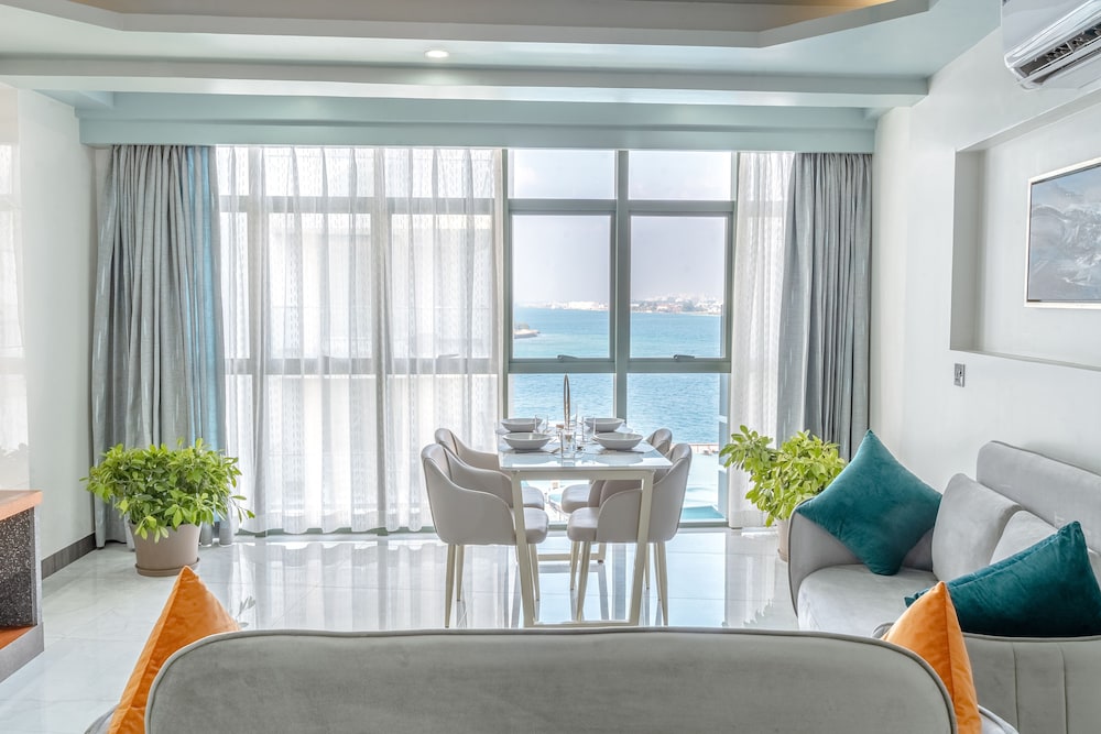 Suite, Partial Ocean View