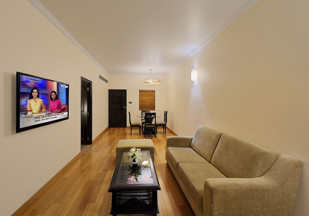 Suite - Photo 5