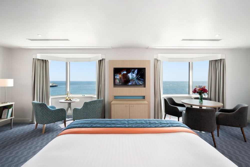 Junior Studio Suite, Sea View thumbnail 6