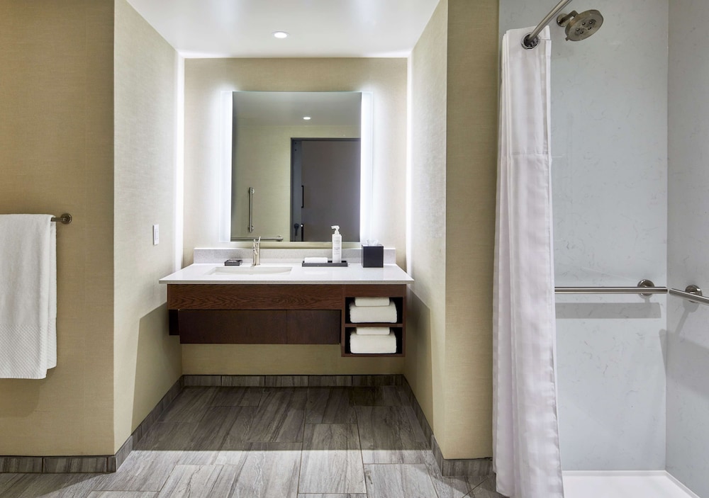 Suite, 2 Queen Beds, Accessible - Photo 9