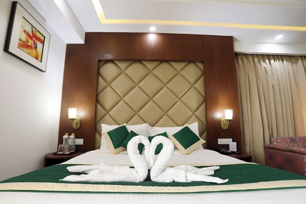 Elite Suite, 1 King Bed, Mountain View