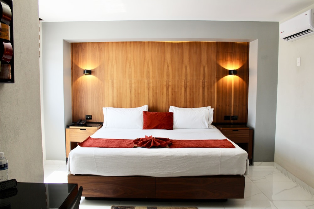 Executive Room, 1 King Bed, City View - Photo 9