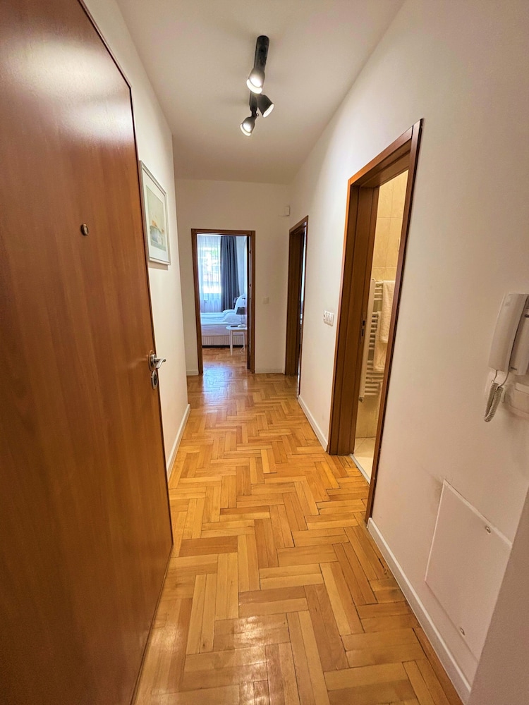 One-Bedroom Apartment - Photo 2