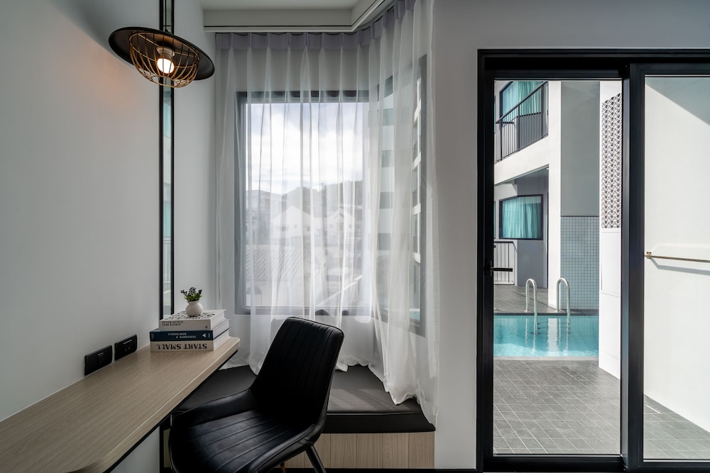 Deluxe Room, Pool Access - Photo 3