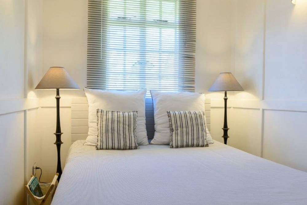 Standard Chalet, 2 Bedrooms, Kitchen, Mountain View
