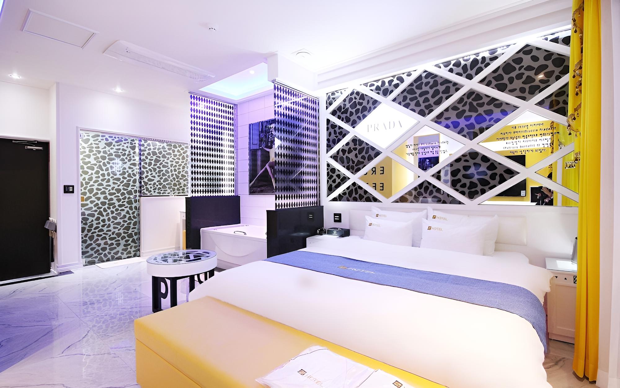 Room (1 room 1 parking (Premium A)) - Photo 4