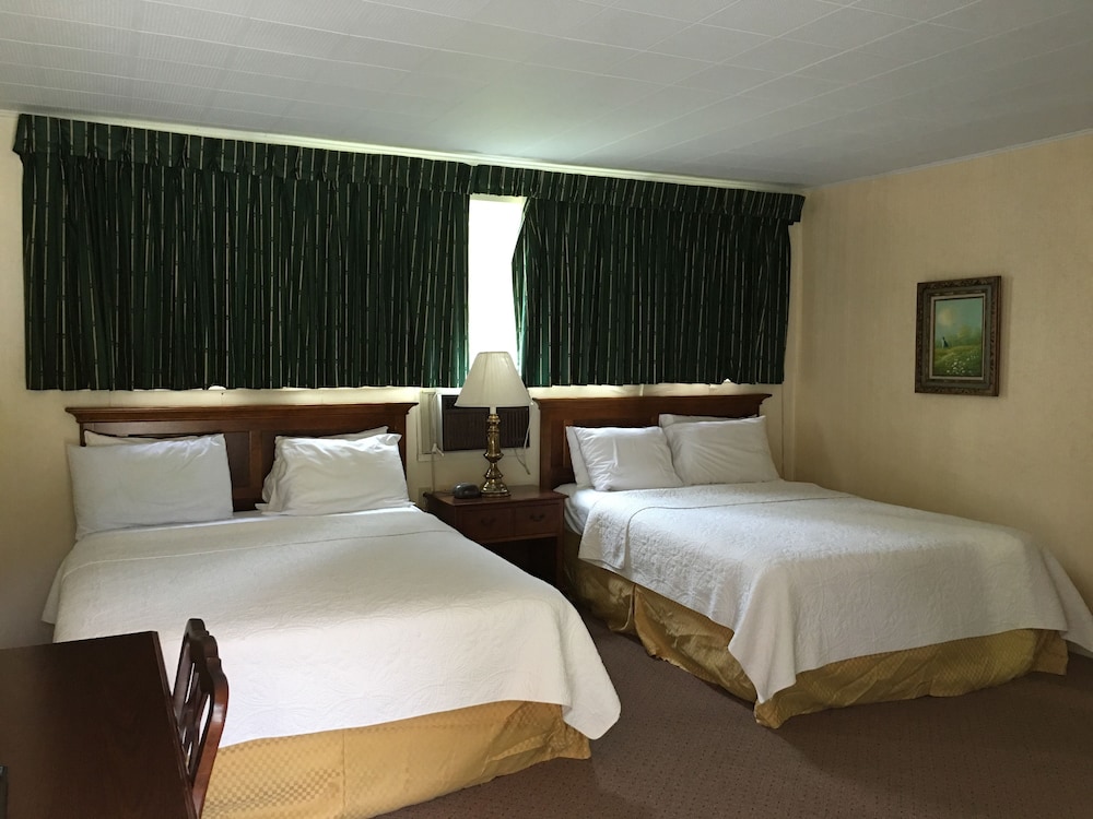 Standard Room, 2 Queen Beds photo 3