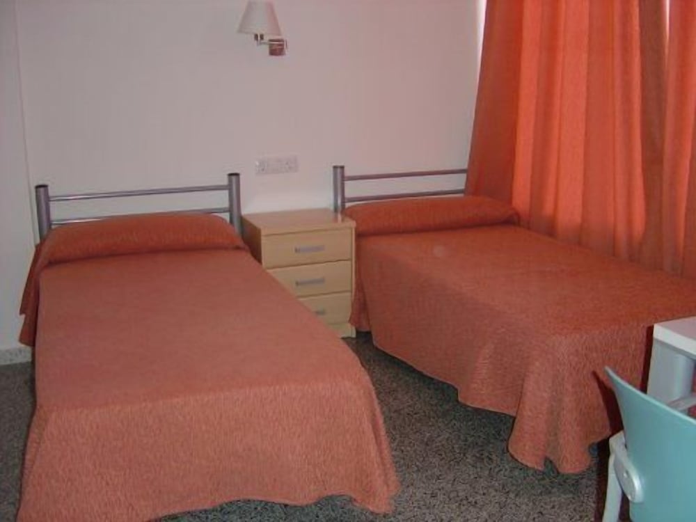 Shared Dormitory, Shared Bathroom (1 Bed) photo 3