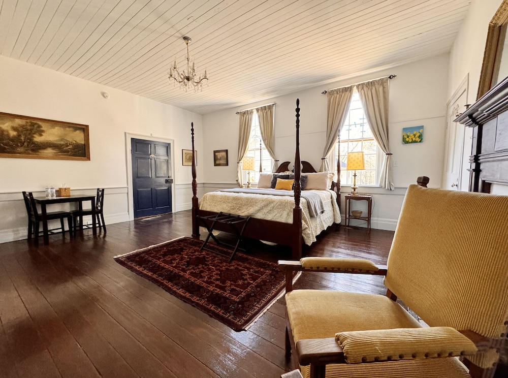 Miss Agnes Suite photo 1