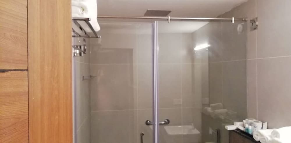 Deluxe Double Room - Photo 9