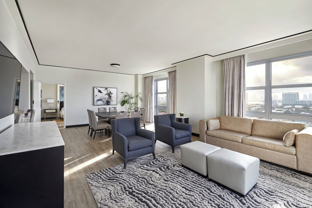 Suite, Bay View - Photo 1