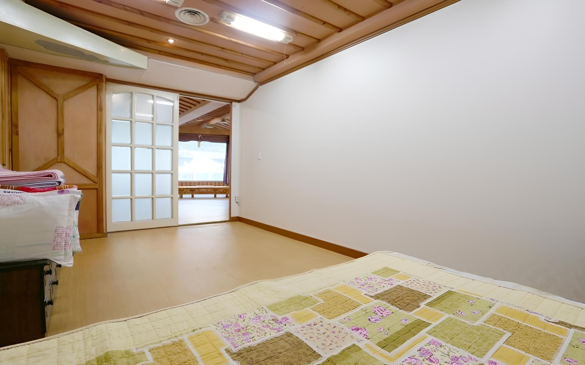 Room (Darae) - Photo 7