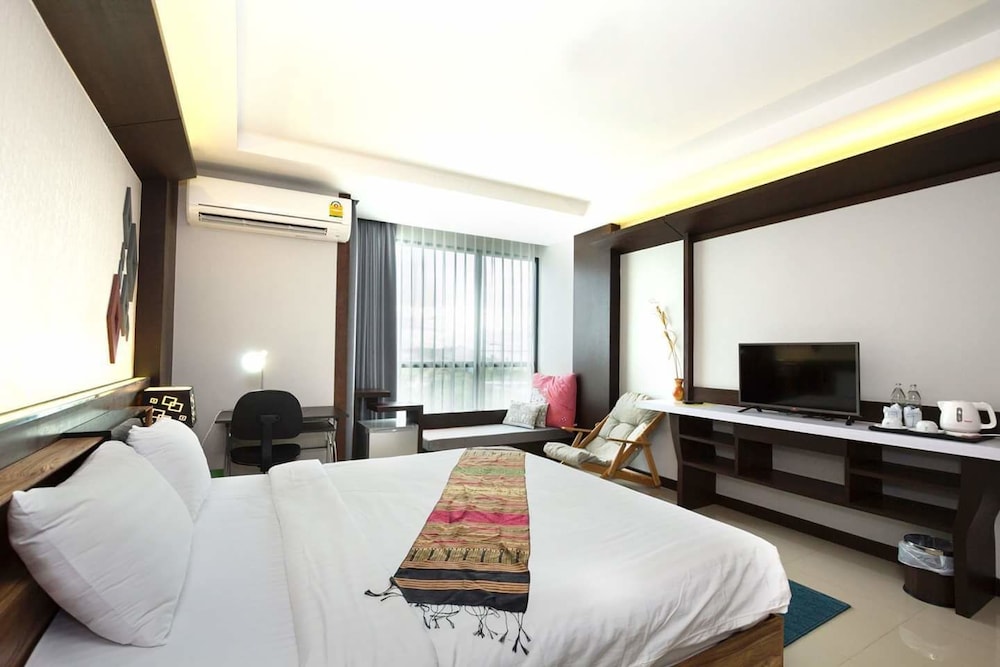 Premier Double Room, 1 King Bed photo 2